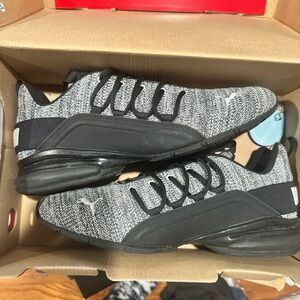 Puma Axelion size 12